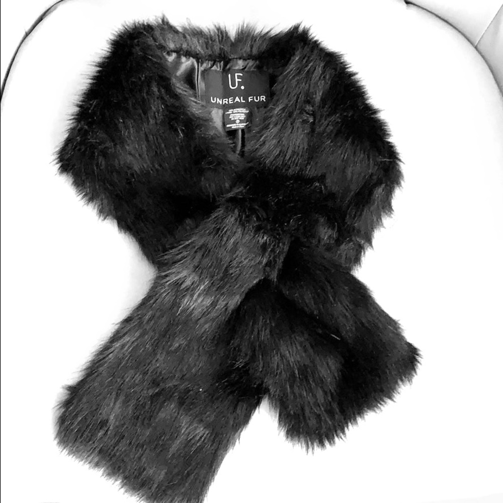 Black faux fur scarf